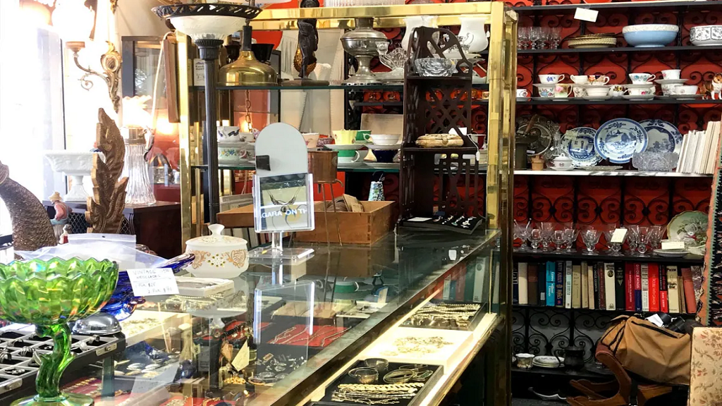 Ataköy Antika Eşya Alanlar