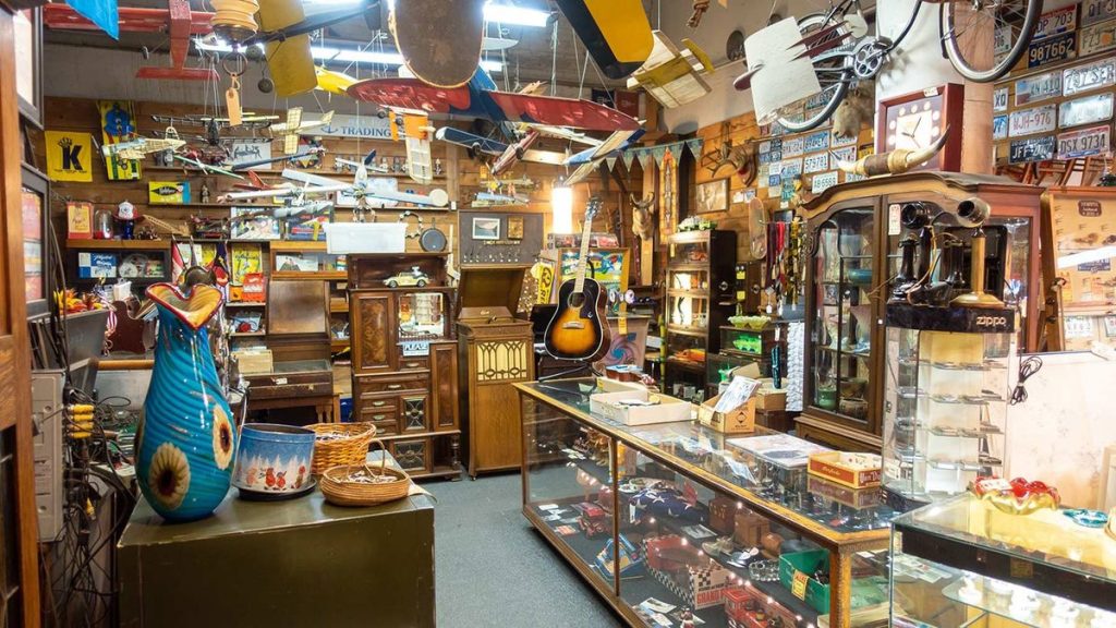 Dikilitaş Antika Eşya Alanlar